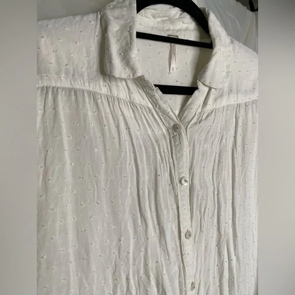 Free People Size XS Swiss Dot Textured White Button Down Front Tie Top - Picture 6 of 9